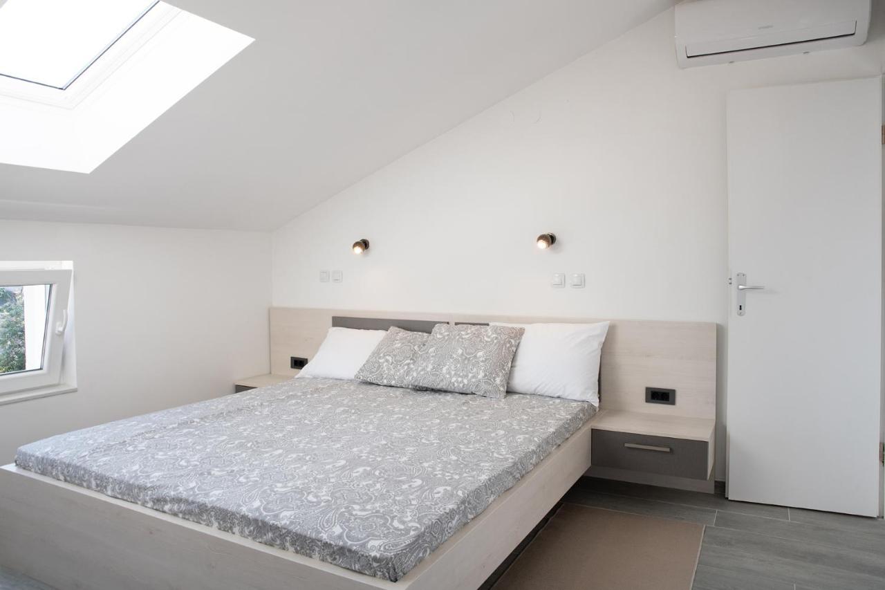 Apartmani Vrtodusic Banjol Bagian luar foto