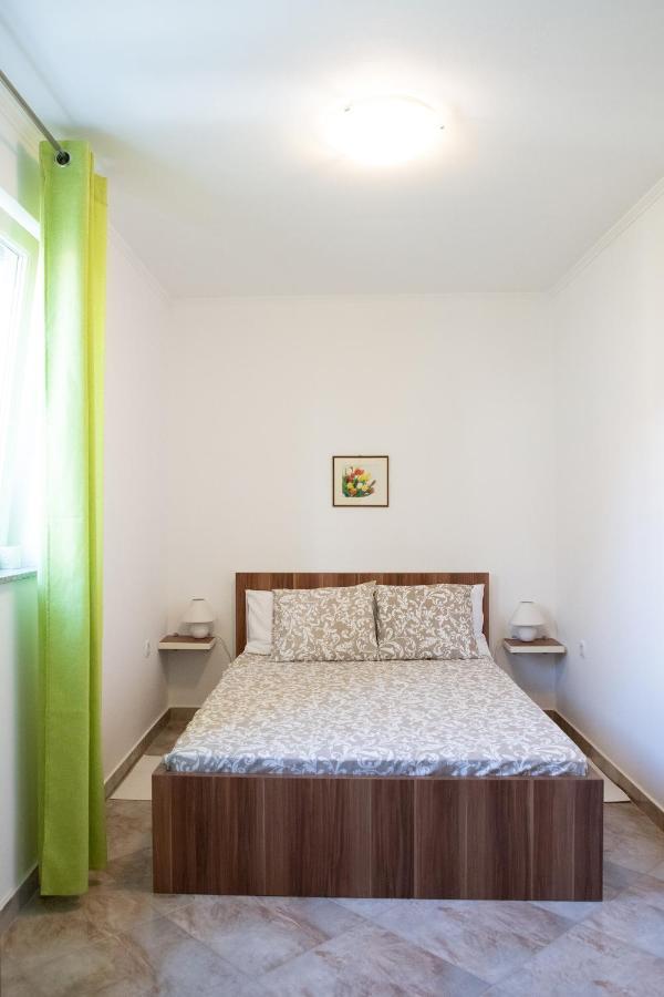 Apartmani Vrtodusic Banjol Bagian luar foto