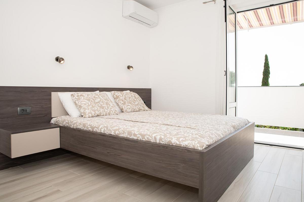 Apartmani Vrtodusic Banjol Bagian luar foto