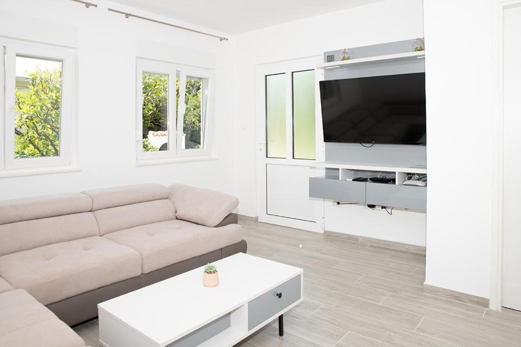 Apartmani Vrtodusic Banjol Bagian luar foto